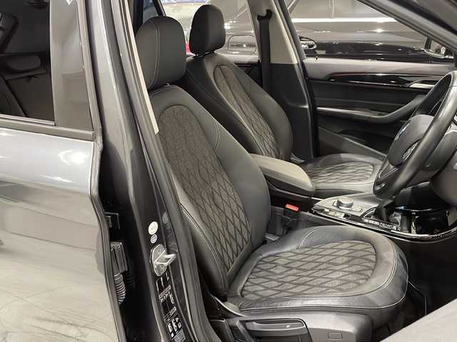 ＢＭＷ Ｘ１ xDrive 18d xライン ハイライン 新潟県 2017(平29)年 3.8万km ミネラルグレー ライトパッケージ/・照明付きバニティミラー/・アンビエントライト/パークディスタンスコントロール/パーキングアシスト/コーナーセンサー/スライディングリアシート/オートマチックエアーコンディショナー/オートマチックテールゲートオペレーション/HDDナビゲーションシステム/・Bluetooth/・AM/FM/・AUX/クルーズコントロール/オートライト/LEDヘッドライト/ハーフレザーシート/保証書/取扱説明書/スペアキー