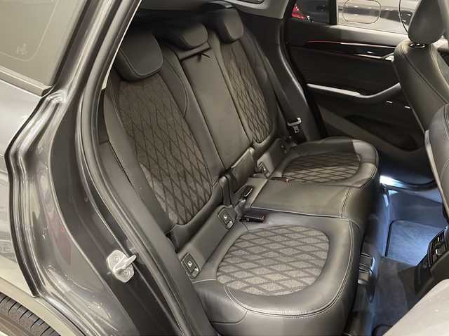 ＢＭＷ Ｘ１ xDrive 18d xライン ハイライン 新潟県 2017(平29)年 3.8万km ミネラルグレー ライトパッケージ/・照明付きバニティミラー/・アンビエントライト/パークディスタンスコントロール/パーキングアシスト/コーナーセンサー/スライディングリアシート/オートマチックエアーコンディショナー/オートマチックテールゲートオペレーション/HDDナビゲーションシステム/・Bluetooth/・AM/FM/・AUX/クルーズコントロール/オートライト/LEDヘッドライト/ハーフレザーシート/保証書/取扱説明書/スペアキー