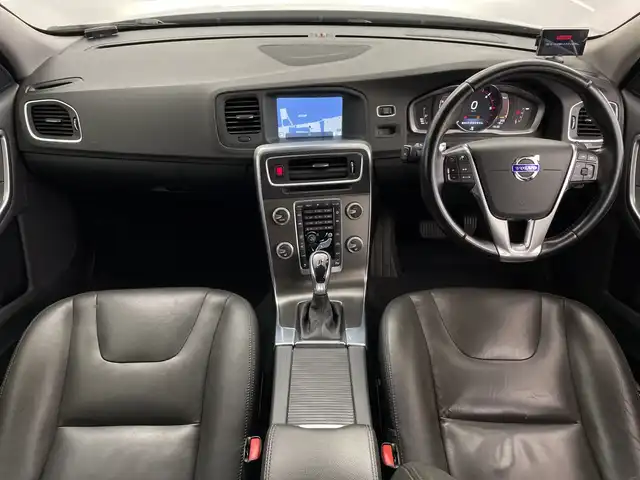 ボルボ Ｖ６０ D4 SE 鹿児島県 2016(平28)年 9.6万km アイスホワイト 純正HDDナビ/(フルセグTV/Bluetooth/DVD/AUX/USB/HDD)/バックカメラ/ETC/レーダークルーズコントロール/ブラインドスポットモニター/前後ドライブレコーダー/パワーシート/シートメモリ―/社外レーダー探知機/前席シートヒーター/ステアリングヒーター/純正18インチアルミホイール/純正フロアマット/パドルシフト