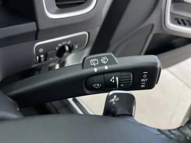 ボルボ Ｖ６０ D4 SE 鹿児島県 2016(平28)年 9.6万km アイスホワイト 純正HDDナビ/(フルセグTV/Bluetooth/DVD/AUX/USB/HDD)/バックカメラ/ETC/レーダークルーズコントロール/ブラインドスポットモニター/前後ドライブレコーダー/パワーシート/シートメモリ―/社外レーダー探知機/前席シートヒーター/ステアリングヒーター/純正18インチアルミホイール/純正フロアマット/パドルシフト