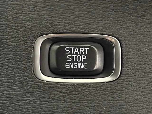 ボルボ Ｖ６０ D4 SE 鹿児島県 2016(平28)年 9.6万km アイスホワイト 純正HDDナビ/(フルセグTV/Bluetooth/DVD/AUX/USB/HDD)/バックカメラ/ETC/レーダークルーズコントロール/ブラインドスポットモニター/前後ドライブレコーダー/パワーシート/シートメモリ―/社外レーダー探知機/前席シートヒーター/ステアリングヒーター/純正18インチアルミホイール/純正フロアマット/パドルシフト