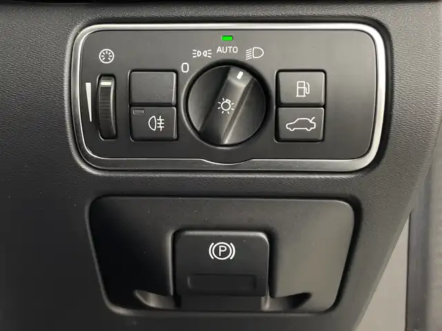 ボルボ Ｖ６０ D4 SE 鹿児島県 2016(平28)年 9.6万km アイスホワイト 純正HDDナビ/(フルセグTV/Bluetooth/DVD/AUX/USB/HDD)/バックカメラ/ETC/レーダークルーズコントロール/ブラインドスポットモニター/前後ドライブレコーダー/パワーシート/シートメモリ―/社外レーダー探知機/前席シートヒーター/ステアリングヒーター/純正18インチアルミホイール/純正フロアマット/パドルシフト