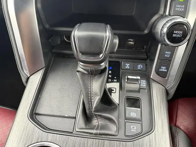 トヨタ ランドクルーザー GRスポーツ 愛知県 2022(令4)年 3.1万km プレシャスホワイトパール ４WD/トヨタセーフティーセンス/・プリクラッシュ/・レーンキープアシスト/・レーンディパラーチャー/・・レーダークルーズコントロール/サンルーフ/純正8型ディスプレイナビ/・Bluetooth/・フルセグTV/ブラインドスポットモニター/シートヒーター/エアシート/パワーシート/AC100V/ETC２．０/ルーフレール/ステアリングヒーター/パワーバックドア/HUD/純正18インチAW/純正LEDライト