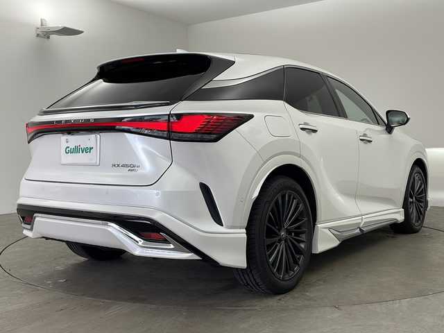 レクサス ＲＸ 450h+ バージョンL 兵庫県 2023(令5)年 2万km ソニッククォーツ ・ワンオーナー車/・14インチタッチディスプレイオーディオPlus/USB/TV/Miracast/・パノラミックビューモニター/・デジタルインナーミラー/・ドライブレコーダー/・ビルトインETC2.0/・ワイヤレス充電/・革シート/・モデリスタエアロ/・Lexus Teammate/・Advanced Drive（渋滞時支援）/・Advanced Park（リモート機能付）/・パーキングサポートブレーキ/・Lexus Safety System ＋/・プリクラッシュセーフティ/・レーンディパーチャーアラート/・レーントレーシングアシスト/・レーンチェンジアシスト/・レーダークルーズコントロール（全車速追従機能付） /・アダプティブハイビームシステム/・ロードサインアシスト/・発進遅れ告知機能/・ドライバー異常時対応システム /・ドライバーモニター/・フロントクロストラフィックアラート/・プロアクティブドライビングアシスト/・後方車両接近告知/・周辺車両接近時サポート/・後方車両への接近警報/・ダウンヒルアシストコントロール/・ヘッドアップディスプレイ/・パドルシフト/・3眼LEDライト/・スマートキー/・パワーバックドア/・全席シートヒーター/・全席エアシート