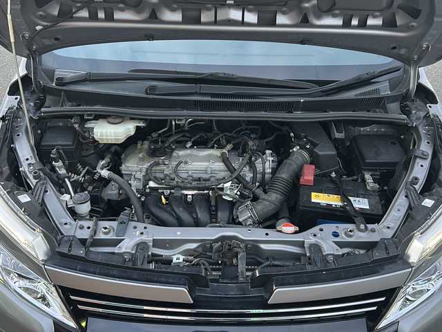 トヨタ ヴォクシー ZS 煌 佐賀県 2015(平27)年 9.7万km アイスチタニウムマイカメタリック エンジンスタートボタン/保証書/取扱説明書/記録簿/MTモード付AT/アイドリングストップ/スマートキー/スペアキー有/Bluetooth接続/後席用モニター/CD再生/USB入力端子/ビルトインETC/バックカメラ/ワンセグTV/メモリナビ/３列シート/前後ドライブレコーダー/ウォークスルー/両側パワースライドドア/ABS/純正アルミホイール/レーンキープアシスト/オートライト/LEDライト/革巻ステアリング/ステアリングスイッチ