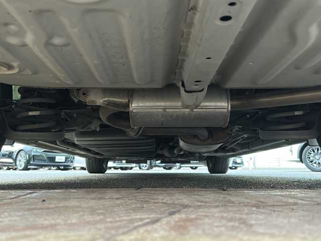 トヨタ ヴォクシー ZS 煌 佐賀県 2015(平27)年 9.7万km アイスチタニウムマイカメタリック エンジンスタートボタン/保証書/取扱説明書/記録簿/MTモード付AT/アイドリングストップ/スマートキー/スペアキー有/Bluetooth接続/後席用モニター/CD再生/USB入力端子/ビルトインETC/バックカメラ/ワンセグTV/メモリナビ/３列シート/前後ドライブレコーダー/ウォークスルー/両側パワースライドドア/ABS/純正アルミホイール/レーンキープアシスト/オートライト/LEDライト/革巻ステアリング/ステアリングスイッチ