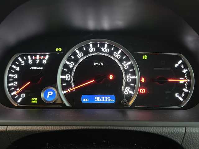 トヨタ ヴォクシー ZS 煌 佐賀県 2015(平27)年 9.7万km アイスチタニウムマイカメタリック エンジンスタートボタン/保証書/取扱説明書/記録簿/MTモード付AT/アイドリングストップ/スマートキー/スペアキー有/Bluetooth接続/後席用モニター/CD再生/USB入力端子/ビルトインETC/バックカメラ/ワンセグTV/メモリナビ/３列シート/前後ドライブレコーダー/ウォークスルー/両側パワースライドドア/ABS/純正アルミホイール/レーンキープアシスト/オートライト/LEDライト/革巻ステアリング/ステアリングスイッチ