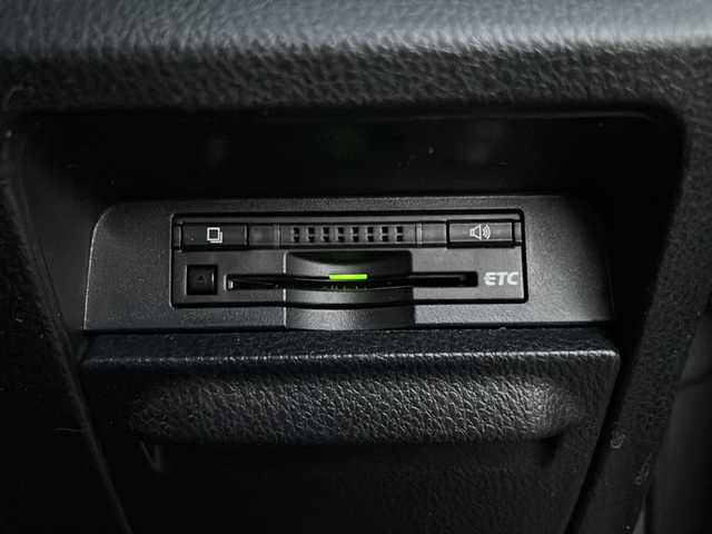 トヨタ ヴォクシー ZS 煌 佐賀県 2015(平27)年 9.7万km アイスチタニウムマイカメタリック エンジンスタートボタン/保証書/取扱説明書/記録簿/MTモード付AT/アイドリングストップ/スマートキー/スペアキー有/Bluetooth接続/後席用モニター/CD再生/USB入力端子/ビルトインETC/バックカメラ/ワンセグTV/メモリナビ/３列シート/前後ドライブレコーダー/ウォークスルー/両側パワースライドドア/ABS/純正アルミホイール/レーンキープアシスト/オートライト/LEDライト/革巻ステアリング/ステアリングスイッチ