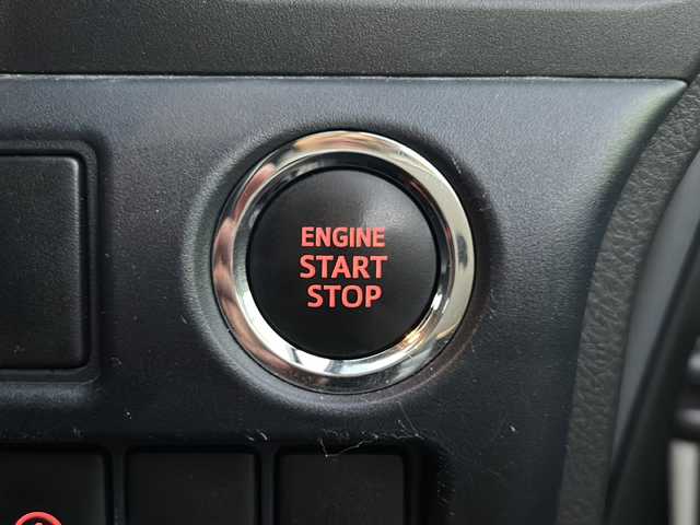 トヨタ ヴォクシー ZS 煌 佐賀県 2015(平27)年 9.7万km アイスチタニウムマイカメタリック エンジンスタートボタン/保証書/取扱説明書/記録簿/MTモード付AT/アイドリングストップ/スマートキー/スペアキー有/Bluetooth接続/後席用モニター/CD再生/USB入力端子/ビルトインETC/バックカメラ/ワンセグTV/メモリナビ/３列シート/前後ドライブレコーダー/ウォークスルー/両側パワースライドドア/ABS/純正アルミホイール/レーンキープアシスト/オートライト/LEDライト/革巻ステアリング/ステアリングスイッチ