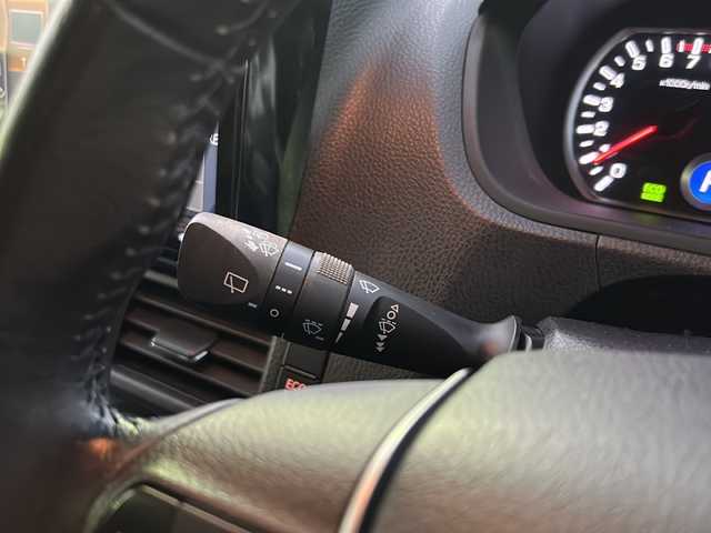 トヨタ ヴォクシー ZS 煌 佐賀県 2015(平27)年 9.7万km アイスチタニウムマイカメタリック エンジンスタートボタン/保証書/取扱説明書/記録簿/MTモード付AT/アイドリングストップ/スマートキー/スペアキー有/Bluetooth接続/後席用モニター/CD再生/USB入力端子/ビルトインETC/バックカメラ/ワンセグTV/メモリナビ/３列シート/前後ドライブレコーダー/ウォークスルー/両側パワースライドドア/ABS/純正アルミホイール/レーンキープアシスト/オートライト/LEDライト/革巻ステアリング/ステアリングスイッチ