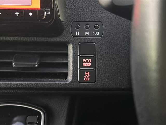 トヨタ ヴォクシー ZS 煌 佐賀県 2015(平27)年 9.7万km アイスチタニウムマイカメタリック エンジンスタートボタン/保証書/取扱説明書/記録簿/MTモード付AT/アイドリングストップ/スマートキー/スペアキー有/Bluetooth接続/後席用モニター/CD再生/USB入力端子/ビルトインETC/バックカメラ/ワンセグTV/メモリナビ/３列シート/前後ドライブレコーダー/ウォークスルー/両側パワースライドドア/ABS/純正アルミホイール/レーンキープアシスト/オートライト/LEDライト/革巻ステアリング/ステアリングスイッチ