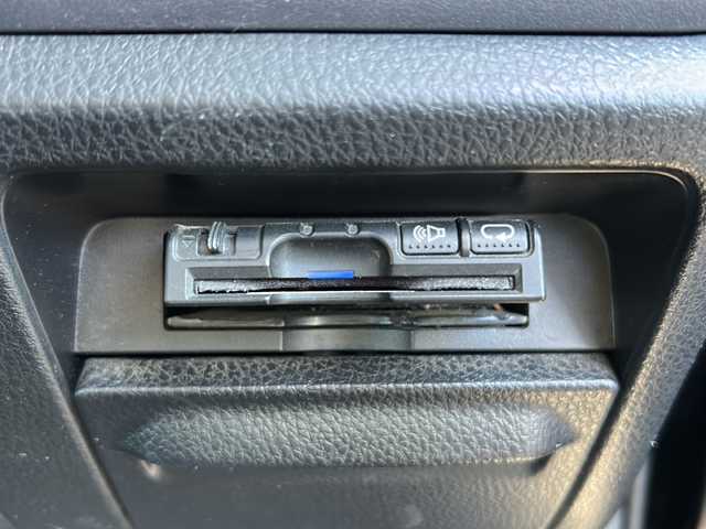 トヨタ ヴォクシー ZS 煌 道東・釧路十勝 2015(平27)年 12.5万km ブラック 4WD/社外ＨＤＤナビ(AVIC-VH9900)　/(AM/FM/地デジＴＶ/ＤＶＤ再生/Ｂｌｕｅｔｏｏｔｈ接続)　/ＥＴＣ　/バックカメラ/両側パワースライドドア/横滑り防止装置/アイドリングストップ　/スマートキー　/プッシュスタート　/純正ＬＥＤヘッドライト　/純正１６インチアルミホイール　/純正フロアマット