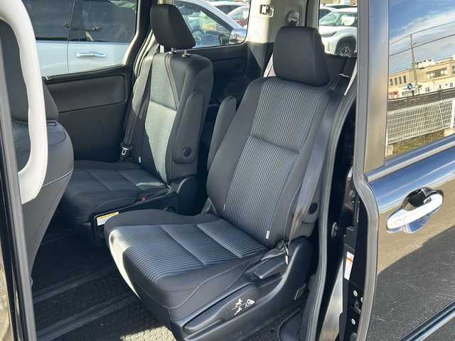 トヨタ ヴォクシー ZS 煌 道東・釧路十勝 2015(平27)年 12.5万km ブラック 4WD/社外ＨＤＤナビ(AVIC-VH9900)　/(AM/FM/地デジＴＶ/ＤＶＤ再生/Ｂｌｕｅｔｏｏｔｈ接続)　/ＥＴＣ　/バックカメラ/両側パワースライドドア/横滑り防止装置/アイドリングストップ　/スマートキー　/プッシュスタート　/純正ＬＥＤヘッドライト　/純正１６インチアルミホイール　/純正フロアマット