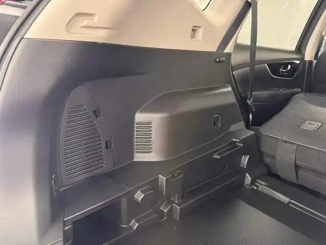 日産 エクストレイル 20Xi Vセレ エクストリーマーX 三重県 2021(令3)年 4.6万km ダイヤモンドブラック ガソリン/フルタイム4WD/MTモード付フロアCVT/KENWOOD 9インチフローティング『彩速ナビ』 M907HDF/（FM/AM/CD/DVD/iPod/USB/SD/SDREC/TV/RCA/Bluetooth/HDMI/SMART USEN）/インテリジェント アラウンドビューモニター（移動物検知機能付）/ETC2.0/安全/・インテリジェント エマージェンシーブレーキ/・LDW（車線逸脱警報）、インテリジェント LI（車線逸脱防止支援）/・プロパイロット/・インテリジェント DA（ふらつき警報）/・進入禁止警報/・後側方車両検知警報システム（BSW）＋クロストラフィックアラート/・フロント、リアソナー/・ヒルディセントコントロール/など/装備/・インテリジェント ルームミラー/・ルーフレール（ブラック）/・リモコンオートバックドア/・撥水シート/・シートヒーター（D/N/REAR左右）/・パワーシート（D/N）/・左右独立オートエアコン/・電動パーキングブレーキ＆ブレーキホールド/・ステアリングスイッチ/・オートライト/・LEDヘッドライト/・プッシュスタート/・純正18inAW/・スマートキーx2/・保/取/など