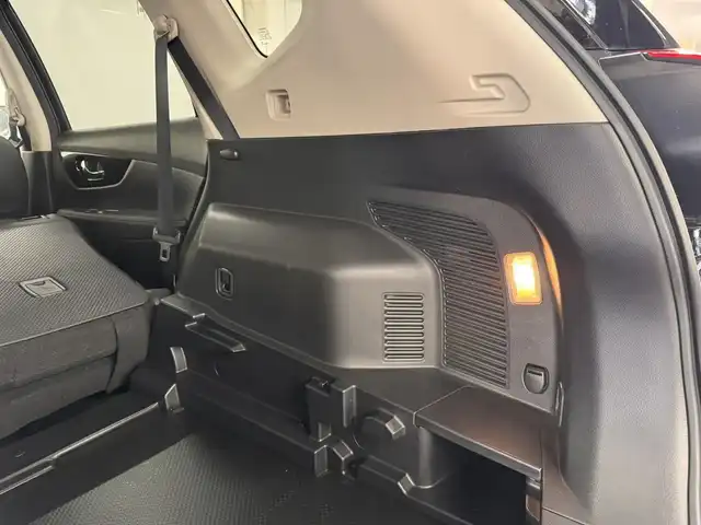 日産 エクストレイル 20Xi Vセレ エクストリーマーX 三重県 2021(令3)年 4.6万km ダイヤモンドブラック ガソリン/フルタイム4WD/MTモード付フロアCVT/KENWOOD 9インチフローティング『彩速ナビ』 M907HDF/（FM/AM/CD/DVD/iPod/USB/SD/SDREC/TV/RCA/Bluetooth/HDMI/SMART USEN）/インテリジェント アラウンドビューモニター（移動物検知機能付）/ETC2.0/安全/・インテリジェント エマージェンシーブレーキ/・LDW（車線逸脱警報）、インテリジェント LI（車線逸脱防止支援）/・プロパイロット/・インテリジェント DA（ふらつき警報）/・進入禁止警報/・後側方車両検知警報システム（BSW）＋クロストラフィックアラート/・フロント、リアソナー/・ヒルディセントコントロール/など/装備/・インテリジェント ルームミラー/・ルーフレール（ブラック）/・リモコンオートバックドア/・撥水シート/・シートヒーター（D/N/REAR左右）/・パワーシート（D/N）/・左右独立オートエアコン/・電動パーキングブレーキ＆ブレーキホールド/・ステアリングスイッチ/・オートライト/・LEDヘッドライト/・プッシュスタート/・純正18inAW/・スマートキーx2/・保/取/など