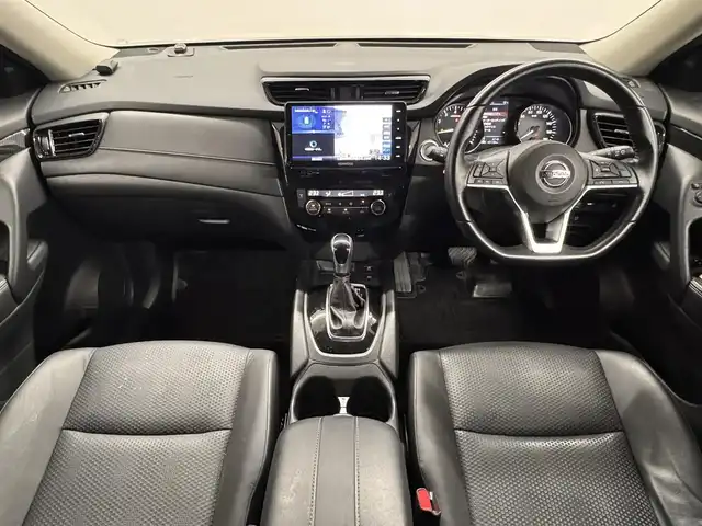日産 エクストレイル 20Xi Vセレ エクストリーマーX 三重県 2021(令3)年 4.6万km ダイヤモンドブラック ガソリン/フルタイム4WD/MTモード付フロアCVT/KENWOOD 9インチフローティング『彩速ナビ』 M907HDF/（FM/AM/CD/DVD/iPod/USB/SD/SDREC/TV/RCA/Bluetooth/HDMI/SMART USEN）/インテリジェント アラウンドビューモニター（移動物検知機能付）/ETC2.0/安全/・インテリジェント エマージェンシーブレーキ/・LDW（車線逸脱警報）、インテリジェント LI（車線逸脱防止支援）/・プロパイロット/・インテリジェント DA（ふらつき警報）/・進入禁止警報/・後側方車両検知警報システム（BSW）＋クロストラフィックアラート/・フロント、リアソナー/・ヒルディセントコントロール/など/装備/・インテリジェント ルームミラー/・ルーフレール（ブラック）/・リモコンオートバックドア/・撥水シート/・シートヒーター（D/N/REAR左右）/・パワーシート（D/N）/・左右独立オートエアコン/・電動パーキングブレーキ＆ブレーキホールド/・ステアリングスイッチ/・オートライト/・LEDヘッドライト/・プッシュスタート/・純正18inAW/・スマートキーx2/・保/取/など
