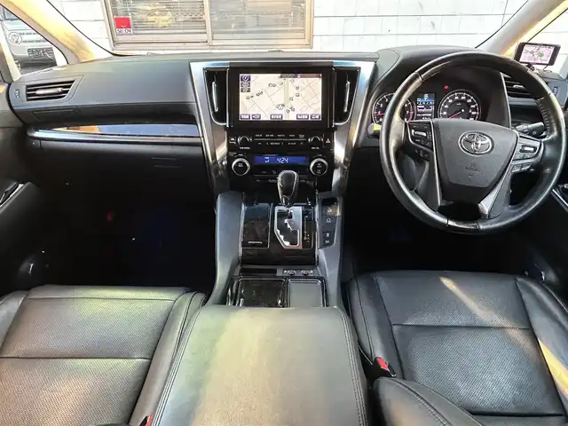 トヨタ ヴェルファイア Z Gエディション 福岡県 2015(平27)年 7.4万km ブラック モデリスタエアロ(リア)/フロントガーニッシュ/ツインムーンルーフ/純正10.1インチフリップダウンモニター/JBLプレミアムサウンド/純正9インチメーカーナビ/(AM/FM/CD/DVD/Bluetooth/フルセグTV)/全方位カメラ/バック/フロント/サイドカメラ/運転支援/・プリクラッシュセーフティシステム/・クリアランスソナー/・レーダークルーズコントロール/横滑り防止/純正18インチアルミホール/両側パワースライドドア/パワーバックドア/純正LEDスタイリッシュビーム(フロントガーニッシュ用)/黒レザーシート/レーダー探知機【ASSURA AR-W51GA】/ビルトインETC/純正インテリアイルミネーション/純正スカッフイルミネーション/ステアリングヒーター/革巻きステアリング/ステアリングスイッチ/パワーシート(D/N)/シートヒーター(D/N)/シートメモリー(D)/オットマン(N/セカンドシート)/後席電動サンシェード/純正フロアマット/ナノイー/ドアバイザー/ブレーキホールド/プッシュスタート/USBポート/スペアキー×1/100V電源/ISOFIX/保証書/取説、ナビ取説