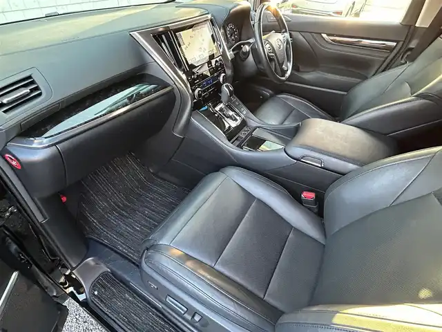 トヨタ ヴェルファイア Z Gエディション 福岡県 2015(平27)年 7.4万km ブラック モデリスタエアロ(リア)/フロントガーニッシュ/ツインムーンルーフ/純正10.1インチフリップダウンモニター/JBLプレミアムサウンド/純正9インチメーカーナビ/(AM/FM/CD/DVD/Bluetooth/フルセグTV)/全方位カメラ/バック/フロント/サイドカメラ/運転支援/・プリクラッシュセーフティシステム/・クリアランスソナー/・レーダークルーズコントロール/横滑り防止/純正18インチアルミホール/両側パワースライドドア/パワーバックドア/純正LEDスタイリッシュビーム(フロントガーニッシュ用)/黒レザーシート/レーダー探知機【ASSURA AR-W51GA】/ビルトインETC/純正インテリアイルミネーション/純正スカッフイルミネーション/ステアリングヒーター/革巻きステアリング/ステアリングスイッチ/パワーシート(D/N)/シートヒーター(D/N)/シートメモリー(D)/オットマン(N/セカンドシート)/後席電動サンシェード/純正フロアマット/ナノイー/ドアバイザー/ブレーキホールド/プッシュスタート/USBポート/スペアキー×1/100V電源/ISOFIX/保証書/取説、ナビ取説