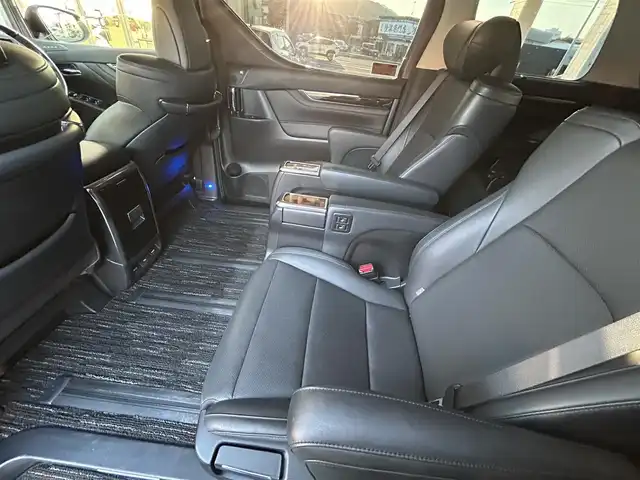 トヨタ ヴェルファイア Z Gエディション 福岡県 2015(平27)年 7.4万km ブラック モデリスタエアロ(リア)/フロントガーニッシュ/ツインムーンルーフ/純正10.1インチフリップダウンモニター/JBLプレミアムサウンド/純正9インチメーカーナビ/(AM/FM/CD/DVD/Bluetooth/フルセグTV)/全方位カメラ/バック/フロント/サイドカメラ/運転支援/・プリクラッシュセーフティシステム/・クリアランスソナー/・レーダークルーズコントロール/横滑り防止/純正18インチアルミホール/両側パワースライドドア/パワーバックドア/純正LEDスタイリッシュビーム(フロントガーニッシュ用)/黒レザーシート/レーダー探知機【ASSURA AR-W51GA】/ビルトインETC/純正インテリアイルミネーション/純正スカッフイルミネーション/ステアリングヒーター/革巻きステアリング/ステアリングスイッチ/パワーシート(D/N)/シートヒーター(D/N)/シートメモリー(D)/オットマン(N/セカンドシート)/後席電動サンシェード/純正フロアマット/ナノイー/ドアバイザー/ブレーキホールド/プッシュスタート/USBポート/スペアキー×1/100V電源/ISOFIX/保証書/取説、ナビ取説