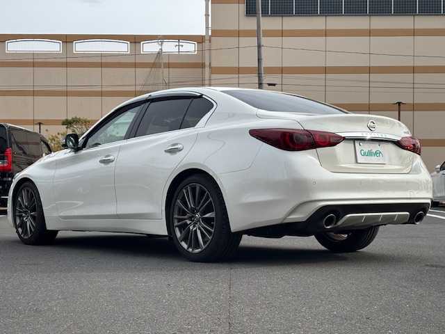 日産 スカイライン 400R 宮城県 2019(令1)年 6.5万km ブリリアントホワイトパール 登録時走行距離 64801km/純正ナビ/アップルカープレイ/ＣＤ／ＤＶＤ／Ｂｌｕｅｔｏｏｔｈ/シートヒーター/コーナーセンサー/パドルシフト/プロパイロット/全方位カメラ/横滑り防止装置/衝突軽減ブレーキ/追従クルーズコントロール/ドライブレコーダー/ＥＴＣ/ＬＥＤライト/フォグランプ/純正フロアマット/タイヤブリヂストンポテンザS001/（23年製ランフラットタイヤ)/タイヤ空気圧センサー/電動格納ミラー/ドアバイザー