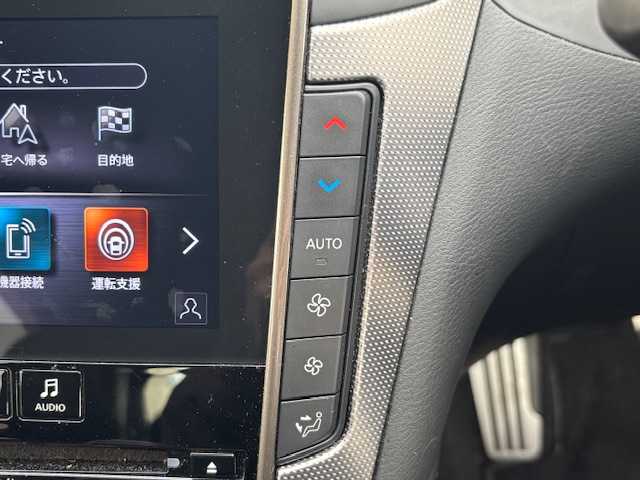 日産 スカイライン 400R 宮城県 2019(令1)年 6.5万km ブリリアントホワイトパール 登録時走行距離 64801km/純正ナビ/アップルカープレイ/ＣＤ／ＤＶＤ／Ｂｌｕｅｔｏｏｔｈ/シートヒーター/コーナーセンサー/パドルシフト/プロパイロット/全方位カメラ/横滑り防止装置/衝突軽減ブレーキ/追従クルーズコントロール/ドライブレコーダー/ＥＴＣ/ＬＥＤライト/フォグランプ/純正フロアマット/タイヤブリヂストンポテンザS001/（23年製ランフラットタイヤ)/タイヤ空気圧センサー/電動格納ミラー/ドアバイザー