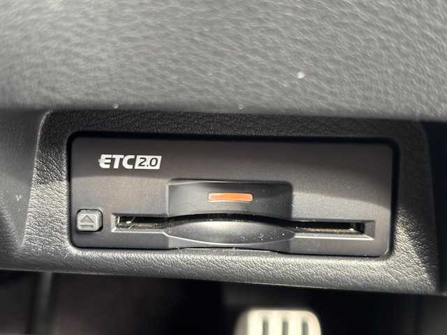 日産 スカイライン 400R 宮城県 2019(令1)年 6.5万km ブリリアントホワイトパール 登録時走行距離 64801km/純正ナビ/アップルカープレイ/ＣＤ／ＤＶＤ／Ｂｌｕｅｔｏｏｔｈ/シートヒーター/コーナーセンサー/パドルシフト/プロパイロット/全方位カメラ/横滑り防止装置/衝突軽減ブレーキ/追従クルーズコントロール/ドライブレコーダー/ＥＴＣ/ＬＥＤライト/フォグランプ/純正フロアマット/タイヤブリヂストンポテンザS001/（23年製ランフラットタイヤ)/タイヤ空気圧センサー/電動格納ミラー/ドアバイザー