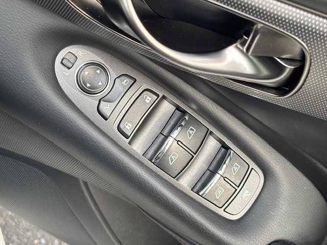 日産 スカイライン 400R 宮城県 2019(令1)年 6.5万km ブリリアントホワイトパール 登録時走行距離 64801km/純正ナビ/アップルカープレイ/ＣＤ／ＤＶＤ／Ｂｌｕｅｔｏｏｔｈ/シートヒーター/コーナーセンサー/パドルシフト/プロパイロット/全方位カメラ/横滑り防止装置/衝突軽減ブレーキ/追従クルーズコントロール/ドライブレコーダー/ＥＴＣ/ＬＥＤライト/フォグランプ/純正フロアマット/タイヤブリヂストンポテンザS001/（23年製ランフラットタイヤ)/タイヤ空気圧センサー/電動格納ミラー/ドアバイザー