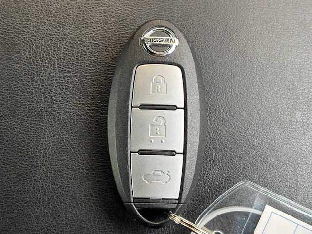 日産 スカイライン 400R 宮城県 2019(令1)年 6.5万km ブリリアントホワイトパール 登録時走行距離 64801km/純正ナビ/アップルカープレイ/ＣＤ／ＤＶＤ／Ｂｌｕｅｔｏｏｔｈ/シートヒーター/コーナーセンサー/パドルシフト/プロパイロット/全方位カメラ/横滑り防止装置/衝突軽減ブレーキ/追従クルーズコントロール/ドライブレコーダー/ＥＴＣ/ＬＥＤライト/フォグランプ/純正フロアマット/タイヤブリヂストンポテンザS001/（23年製ランフラットタイヤ)/タイヤ空気圧センサー/電動格納ミラー/ドアバイザー