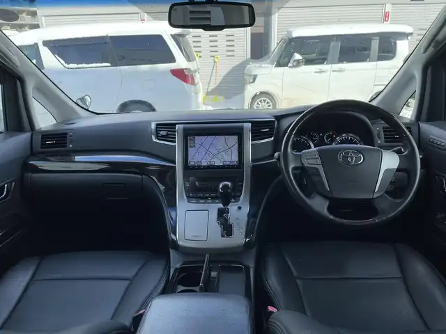 トヨタ アルファードハイブリット SR 道央・札幌 2013(平25)年 14万km ホワイトパールクリスタルシャイン (株)IDOMが運営する【じしゃロン札幌豊平店】の自社ローン対象車両になります。こちらは現金ご利用時の価格です。/自社ローンご希望の方は別途その旨お申付け下さい。/スマートキー/純正HDDナビ・フルセグTV/　（CD/DVD/BT）/バックカメラ/両側パワースライドドア/パワーバックドア/ETC/HID