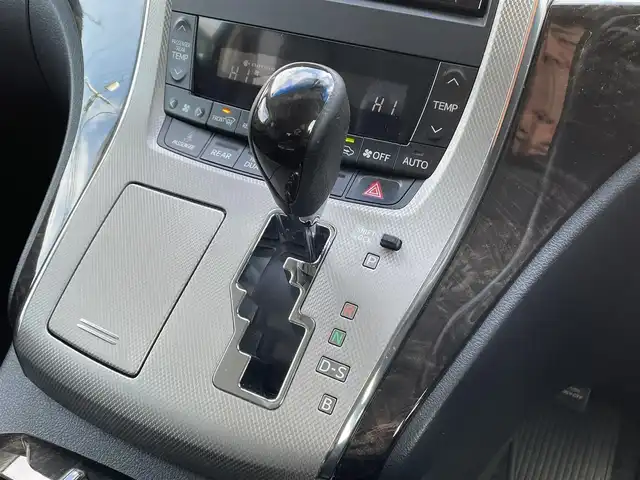 トヨタ アルファードハイブリット SR 道央・札幌 2013(平25)年 14万km ホワイトパールクリスタルシャイン (株)IDOMが運営する【じしゃロン札幌豊平店】の自社ローン対象車両になります。こちらは現金ご利用時の価格です。/自社ローンご希望の方は別途その旨お申付け下さい。/スマートキー/純正HDDナビ・フルセグTV/　（CD/DVD/BT）/バックカメラ/両側パワースライドドア/パワーバックドア/ETC/HID