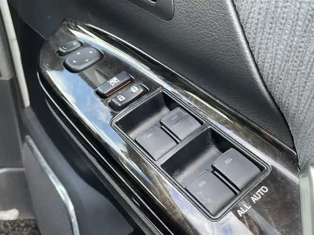 トヨタ アルファードハイブリット SR 道央・札幌 2013(平25)年 14万km ホワイトパールクリスタルシャイン (株)IDOMが運営する【じしゃロン札幌豊平店】の自社ローン対象車両になります。こちらは現金ご利用時の価格です。/自社ローンご希望の方は別途その旨お申付け下さい。/スマートキー/純正HDDナビ・フルセグTV/　（CD/DVD/BT）/バックカメラ/両側パワースライドドア/パワーバックドア/ETC/HID