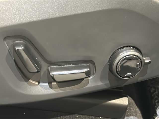 ボルボ ボルボ ＸＣ６０ B6 AWD Rデザイン 新潟県 2022(令4)年 3万km オニキスブラックP オプション/Ｂｏｗｅｒ＆Ｗｉｌｌｋｉｎｓサウンド/チルトアップ機構付電動パノラマガラスサンルーフ/電子制御エアサスペンション/主要装備　/純正ナビ　/全方位カメラ　/電動リアゲート　/レザーシート　/全席シートヒーター　/前席パワーシート　/衝突軽減ブレーキ　/オートマチックハイビーム　/オートライト/保証書/取扱説明書/スマートキー/プッシュスタート/スペアキー