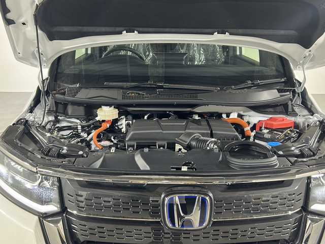 ホンダ ステップワゴン スパーダ eHEV 福岡県 2025(令7)年 0.1万km未満 パール 純正ナビ【LXM-247VFLi】/追従クルーズコントロール/両側パワースライドドア/Bluetooth/シートヒーター【運転席+助手席】/ブラインドスポットモニター/バックモニター/前後コーナーセンサー/衝突軽減ブレーキ/踏み間違い衝突軽減システム/先行車発信お知らせ/盗難防止装置/横滑り防止装置/オットマン/ワンセグ/DVD/CD/HDMI/スペアキー/純正アルミニウム/パドルシフト/スマートキー/プッシュスタート