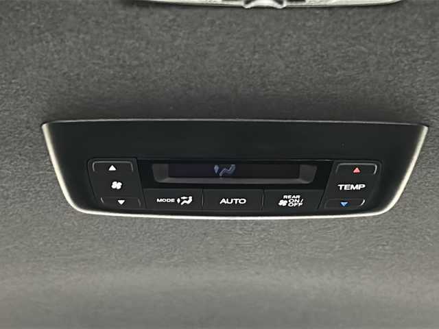 ホンダ ステップワゴン スパーダ eHEV 福岡県 2025(令7)年 0.1万km未満 パール 純正ナビ【LXM-247VFLi】/追従クルーズコントロール/両側パワースライドドア/Bluetooth/シートヒーター【運転席+助手席】/ブラインドスポットモニター/バックモニター/前後コーナーセンサー/衝突軽減ブレーキ/踏み間違い衝突軽減システム/先行車発信お知らせ/盗難防止装置/横滑り防止装置/オットマン/ワンセグ/DVD/CD/HDMI/スペアキー/純正アルミニウム/パドルシフト/スマートキー/プッシュスタート