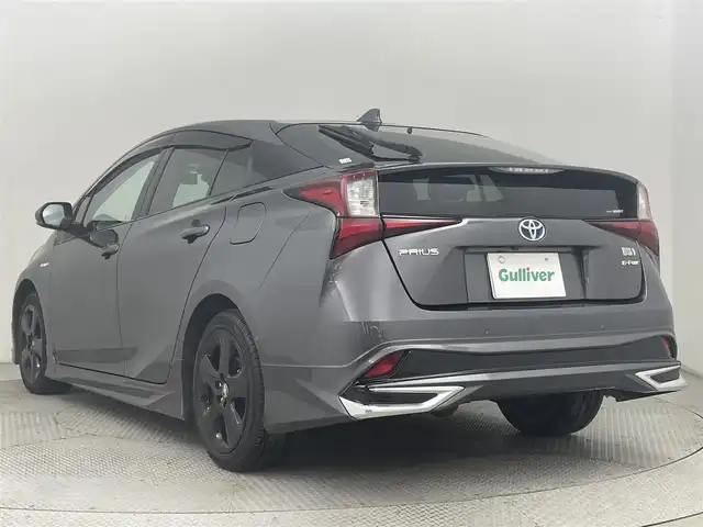 トヨタ プリウス A ツーリングセレクション 道央・札幌 2019(令1)年 4.5万km グレーメタリック ・4WD/・寒冷地仕様/・純正ナビ/　BT/CD/DVD/USB/SD/フルセグ/・バックカメラ/・前後ドライブレコーダー/・レーダークルーズコントロール/・レーンキープアシスト/・衝突軽減ブレーキ/・横滑り防止/・前後クリアランスソナー/・パーキングアシスト/・ブラインドスポットモニター/・後退時車両検知/・DRIVEMODE/・EVMODE/・前席シートヒーター/・MODELLISTAエアロ/　フロント/サイド/・ステアリングリモコン/・LEDヘッドライト/・オートライト/・オートマチックハイビーム/・純正フロアマット/・純正17インチAW