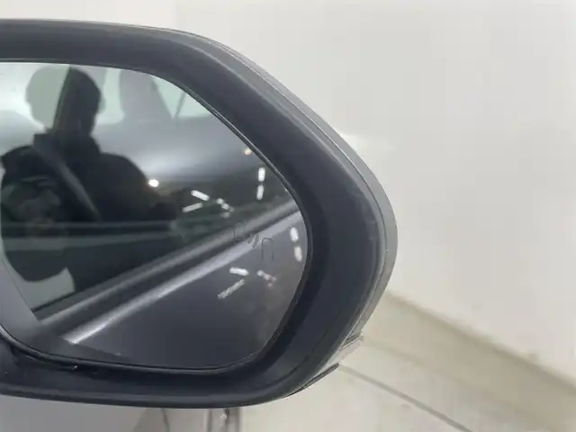 トヨタ プリウス A ツーリングセレクション 道央・札幌 2019(令1)年 4.5万km グレーメタリック ・4WD/・寒冷地仕様/・純正ナビ/　BT/CD/DVD/USB/SD/フルセグ/・バックカメラ/・前後ドライブレコーダー/・レーダークルーズコントロール/・レーンキープアシスト/・衝突軽減ブレーキ/・横滑り防止/・前後クリアランスソナー/・パーキングアシスト/・ブラインドスポットモニター/・後退時車両検知/・DRIVEMODE/・EVMODE/・前席シートヒーター/・MODELLISTAエアロ/　フロント/サイド/・ステアリングリモコン/・LEDヘッドライト/・オートライト/・オートマチックハイビーム/・純正フロアマット/・純正17インチAW