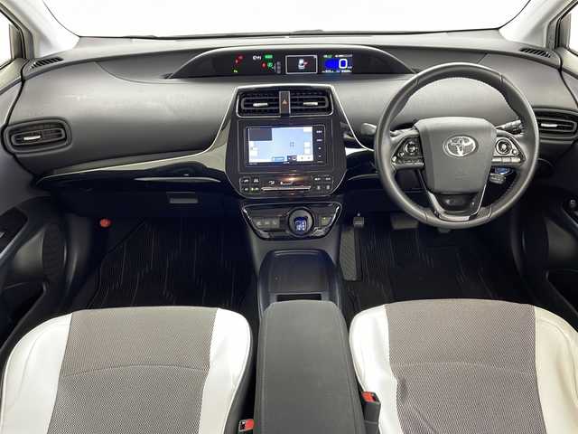 トヨタ プリウス S 鹿児島県 2020(令2)年 6.6万km ホワイトパールクリスタルシャイン Toyota Safety Sense/社外SDナビ/Bluetooth対応/フルセグTV/360°ドライブレコーダー/電子パーキング/前後コーナーセンサー/LEDヘッドライト/オートライトコントロール/ETC/革調シートカバー/スマートキー/エンジンプッシュスタート/純正フロアマット/ドアバイザー/保証書/取扱説明書
