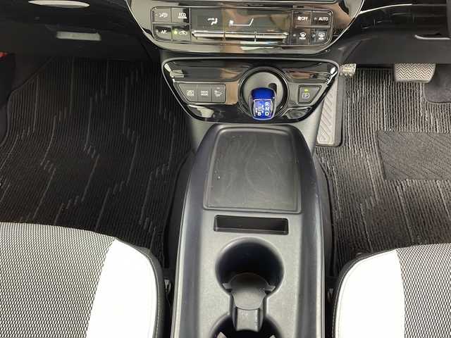 トヨタ プリウス S 鹿児島県 2020(令2)年 6.6万km ホワイトパールクリスタルシャイン Toyota Safety Sense/社外SDナビ/Bluetooth対応/フルセグTV/360°ドライブレコーダー/電子パーキング/前後コーナーセンサー/LEDヘッドライト/オートライトコントロール/ETC/革調シートカバー/スマートキー/エンジンプッシュスタート/純正フロアマット/ドアバイザー/保証書/取扱説明書