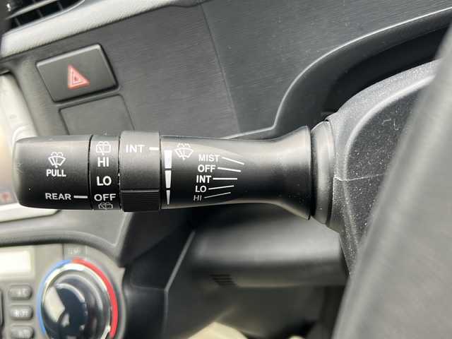 トヨタ アクア S 福岡県 2012(平24)年 4.4万km スーパーホワイトⅡ 純正７インチメモリナビ（NSCP-W62）/（AM/FM/CD/BT/ワンセグTV）/バックカメラ/横滑り防止装置/アイドリングストップ/スマートキー/プッシュスタートボタン/ハロゲンヘッドライト/フロアマット/シートカバー有/取扱説明書