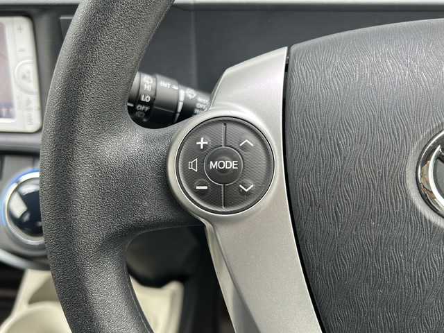 トヨタ アクア S 福岡県 2012(平24)年 4.4万km スーパーホワイトⅡ 純正７インチメモリナビ（NSCP-W62）/（AM/FM/CD/BT/ワンセグTV）/バックカメラ/横滑り防止装置/アイドリングストップ/スマートキー/プッシュスタートボタン/ハロゲンヘッドライト/フロアマット/シートカバー有/取扱説明書