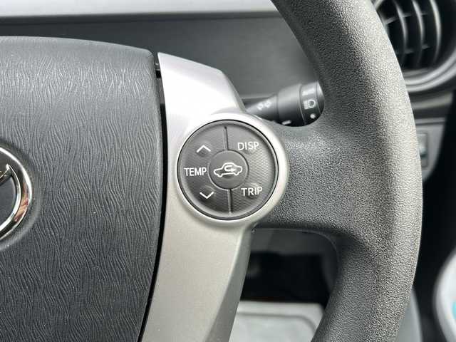 トヨタ アクア S 福岡県 2012(平24)年 4.4万km スーパーホワイトⅡ 純正７インチメモリナビ（NSCP-W62）/（AM/FM/CD/BT/ワンセグTV）/バックカメラ/横滑り防止装置/アイドリングストップ/スマートキー/プッシュスタートボタン/ハロゲンヘッドライト/フロアマット/シートカバー有/取扱説明書