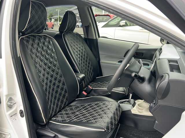 トヨタ アクア S 福岡県 2012(平24)年 4.4万km スーパーホワイトⅡ 純正７インチメモリナビ（NSCP-W62）/（AM/FM/CD/BT/ワンセグTV）/バックカメラ/横滑り防止装置/アイドリングストップ/スマートキー/プッシュスタートボタン/ハロゲンヘッドライト/フロアマット/シートカバー有/取扱説明書