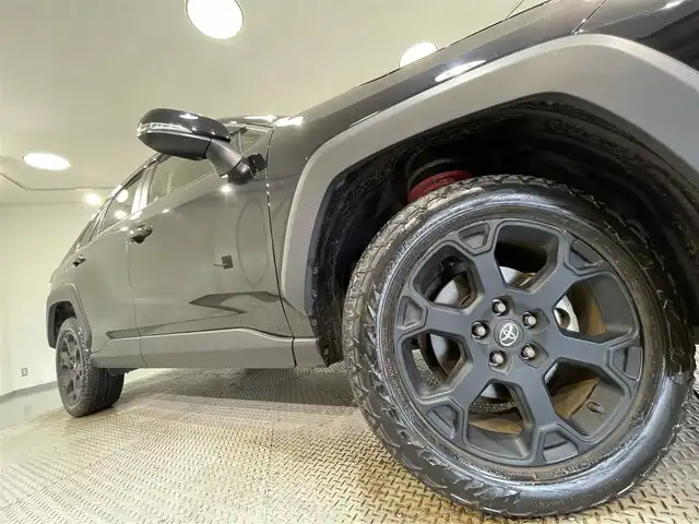 トヨタ ＲＡＶ４ アドベンチャー オフロードPKG 愛知県 2021(令3)年 6.3万km アティチュードブラックマイカ 純正９インチＳＤナビ　/（Bluetooth/フルセグTV/SD/FM/AM/CD・DVD再生）/トヨタセーフティセンス　/　　-レーダークルーズコントール　/　　-プリクラッシュセーフティ/　　-レーントレーニングアシスト/　　-オートマチックハイビーム/　　-ロードサインアシスト/電動バックドア　/ビルトインＥＴＣ　/電動パワーシート　/バックカメラ　/クリアランスソナー　/ルーフレール　/ＬＥＤヘッドライト/フォグランプ/プッシュスタート　/　　-スマートキー