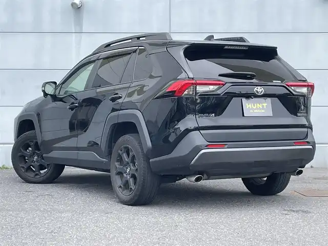 トヨタ ＲＡＶ４ アドベンチャー オフロードPKG 千葉県 2021(令3)年 6.3万km アティチュードブラックマイカ 純正９インチＳＤナビ　/（Bluetooth/フルセグTV/SD/FM/AM/CD・DVD再生）/トヨタセーフティセンス　/　　-レーダークルーズコントール　/　　-プリクラッシュセーフティ/　　-レーントレーニングアシスト/　　-オートマチックハイビーム/　　-ロードサインアシスト/電動バックドア　/ビルトインＥＴＣ　/電動パワーシート　/バックカメラ　/クリアランスソナー　/ルーフレール　/ＬＥＤヘッドライト/フォグランプ/プッシュスタート　/　　-スマートキー