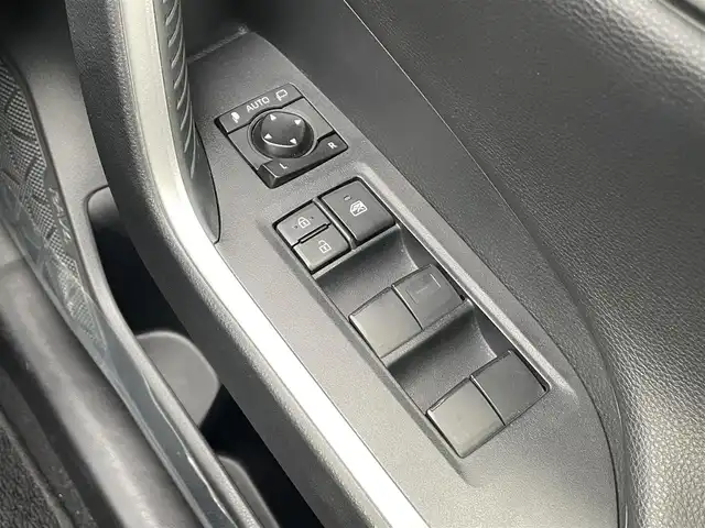 トヨタ ＲＡＶ４ アドベンチャー オフロードPKG 千葉県 2021(令3)年 6.3万km アティチュードブラックマイカ 純正９インチＳＤナビ　/（Bluetooth/フルセグTV/SD/FM/AM/CD・DVD再生）/トヨタセーフティセンス　/　　-レーダークルーズコントール　/　　-プリクラッシュセーフティ/　　-レーントレーニングアシスト/　　-オートマチックハイビーム/　　-ロードサインアシスト/電動バックドア　/ビルトインＥＴＣ　/電動パワーシート　/バックカメラ　/クリアランスソナー　/ルーフレール　/ＬＥＤヘッドライト/フォグランプ/プッシュスタート　/　　-スマートキー