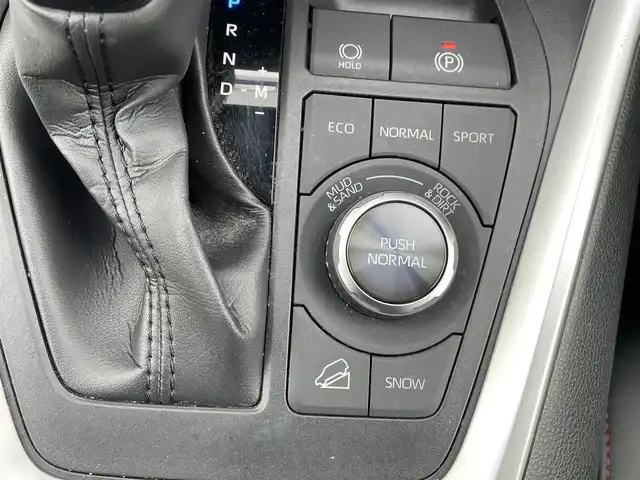 トヨタ ＲＡＶ４ アドベンチャー オフロードPKG 千葉県 2021(令3)年 6.3万km アティチュードブラックマイカ 純正９インチＳＤナビ　/（Bluetooth/フルセグTV/SD/FM/AM/CD・DVD再生）/トヨタセーフティセンス　/　　-レーダークルーズコントール　/　　-プリクラッシュセーフティ/　　-レーントレーニングアシスト/　　-オートマチックハイビーム/　　-ロードサインアシスト/電動バックドア　/ビルトインＥＴＣ　/電動パワーシート　/バックカメラ　/クリアランスソナー　/ルーフレール　/ＬＥＤヘッドライト/フォグランプ/プッシュスタート　/　　-スマートキー