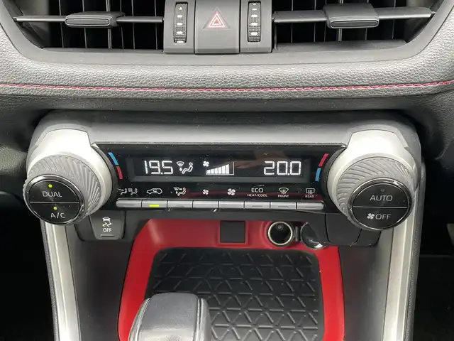 トヨタ ＲＡＶ４ アドベンチャー オフロードPKG 千葉県 2021(令3)年 6.3万km アティチュードブラックマイカ 純正９インチＳＤナビ　/（Bluetooth/フルセグTV/SD/FM/AM/CD・DVD再生）/トヨタセーフティセンス　/　　-レーダークルーズコントール　/　　-プリクラッシュセーフティ/　　-レーントレーニングアシスト/　　-オートマチックハイビーム/　　-ロードサインアシスト/電動バックドア　/ビルトインＥＴＣ　/電動パワーシート　/バックカメラ　/クリアランスソナー　/ルーフレール　/ＬＥＤヘッドライト/フォグランプ/プッシュスタート　/　　-スマートキー