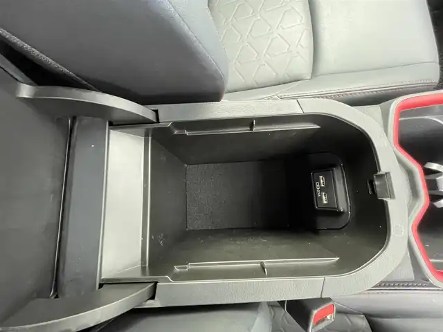 トヨタ ＲＡＶ４ アドベンチャー オフロードPKG 千葉県 2021(令3)年 6.3万km アティチュードブラックマイカ 純正９インチＳＤナビ　/（Bluetooth/フルセグTV/SD/FM/AM/CD・DVD再生）/トヨタセーフティセンス　/　　-レーダークルーズコントール　/　　-プリクラッシュセーフティ/　　-レーントレーニングアシスト/　　-オートマチックハイビーム/　　-ロードサインアシスト/電動バックドア　/ビルトインＥＴＣ　/電動パワーシート　/バックカメラ　/クリアランスソナー　/ルーフレール　/ＬＥＤヘッドライト/フォグランプ/プッシュスタート　/　　-スマートキー