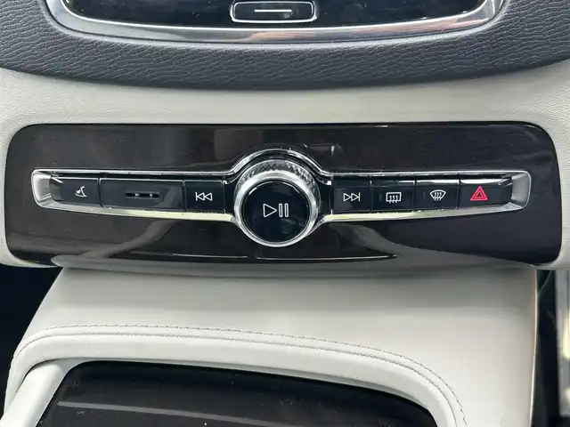 ボルボ ＸＣ９０ T6 AWD インスクリプション 福島県 2017(平29)年 4.7万km クリスタルホワイトP 純正ナビゲーション/【CD/USB/BT/TV/applecarplay/AndroidAuto】/360°ビューカメラ/パノラマルーフ/ヘッドアップディスプレイ/ブラインドスポットインフォメーションシステム/レーンキーピングエイド/衝突回避・被害軽減ブレーキ/パーキングアシスト/アダプティブクルーズコントロール/アイドリングストップ/全席シートヒーター/前席ベンチレーション/前席パワーシート/前席シートメモリー/ステリングヒーター/電動リアゲート/ETC/LEDオートライト/LEDフォグランプ/純正フロアマット/ドアバイザー