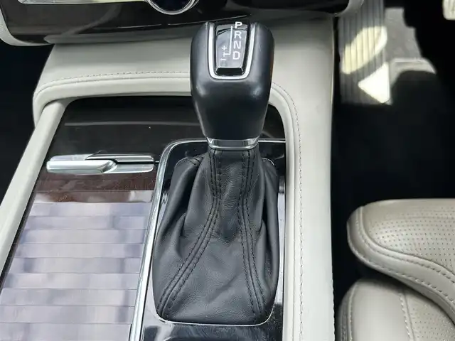 ボルボ ＸＣ９０ T6 AWD インスクリプション 福島県 2017(平29)年 4.7万km クリスタルホワイトP 純正ナビゲーション/【CD/USB/BT/TV/applecarplay/AndroidAuto】/360°ビューカメラ/パノラマルーフ/ヘッドアップディスプレイ/ブラインドスポットインフォメーションシステム/レーンキーピングエイド/衝突回避・被害軽減ブレーキ/パーキングアシスト/アダプティブクルーズコントロール/アイドリングストップ/全席シートヒーター/前席ベンチレーション/前席パワーシート/前席シートメモリー/ステリングヒーター/電動リアゲート/ETC/LEDオートライト/LEDフォグランプ/純正フロアマット/ドアバイザー
